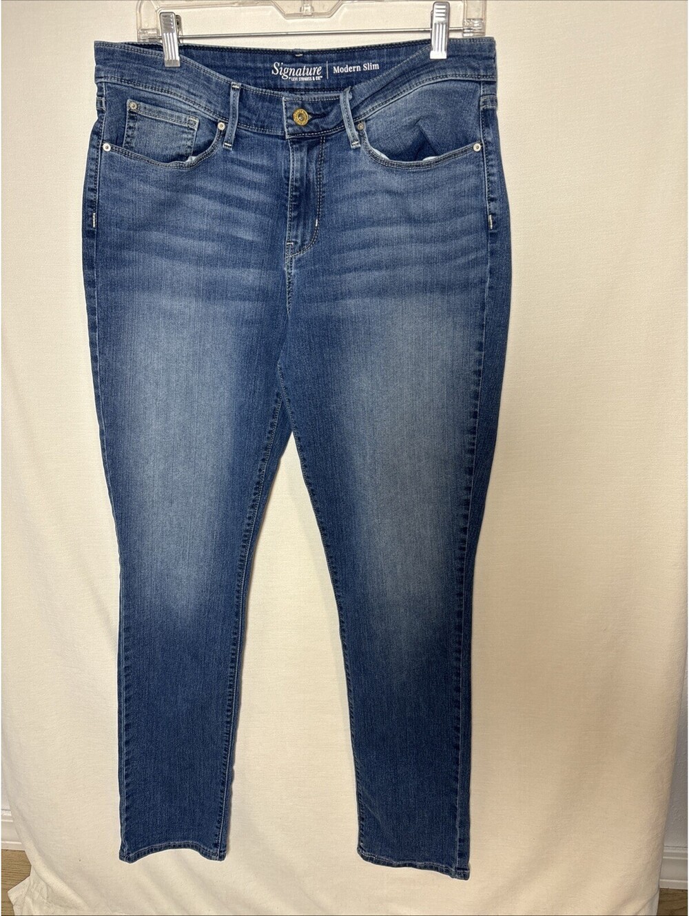 Woman’s Levi Strauss & Co. Signature Modern Slim blue denim jeans Size W31 L34